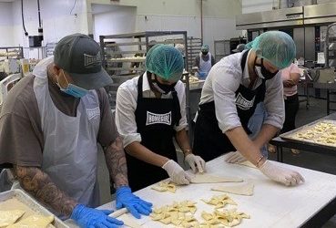 Harry and Meghan, The Duke and Duchess of Sussex, Volunteer at East LA’s Homeboy Industries